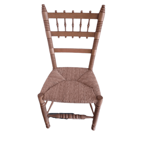 silla rústica fabricada en madera maciza