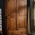 armario rústico de dos puertas con cajón central mueblestilo