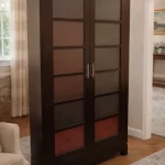 Vitrina de Madera Oscura con Puertas de Cristal para Salón