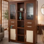 vitrin moderna de líneas rectas con puertas de ratán mueblestilo