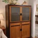 vitrina vajillero con 2 puertas acristaladas y 2 puertas macizas